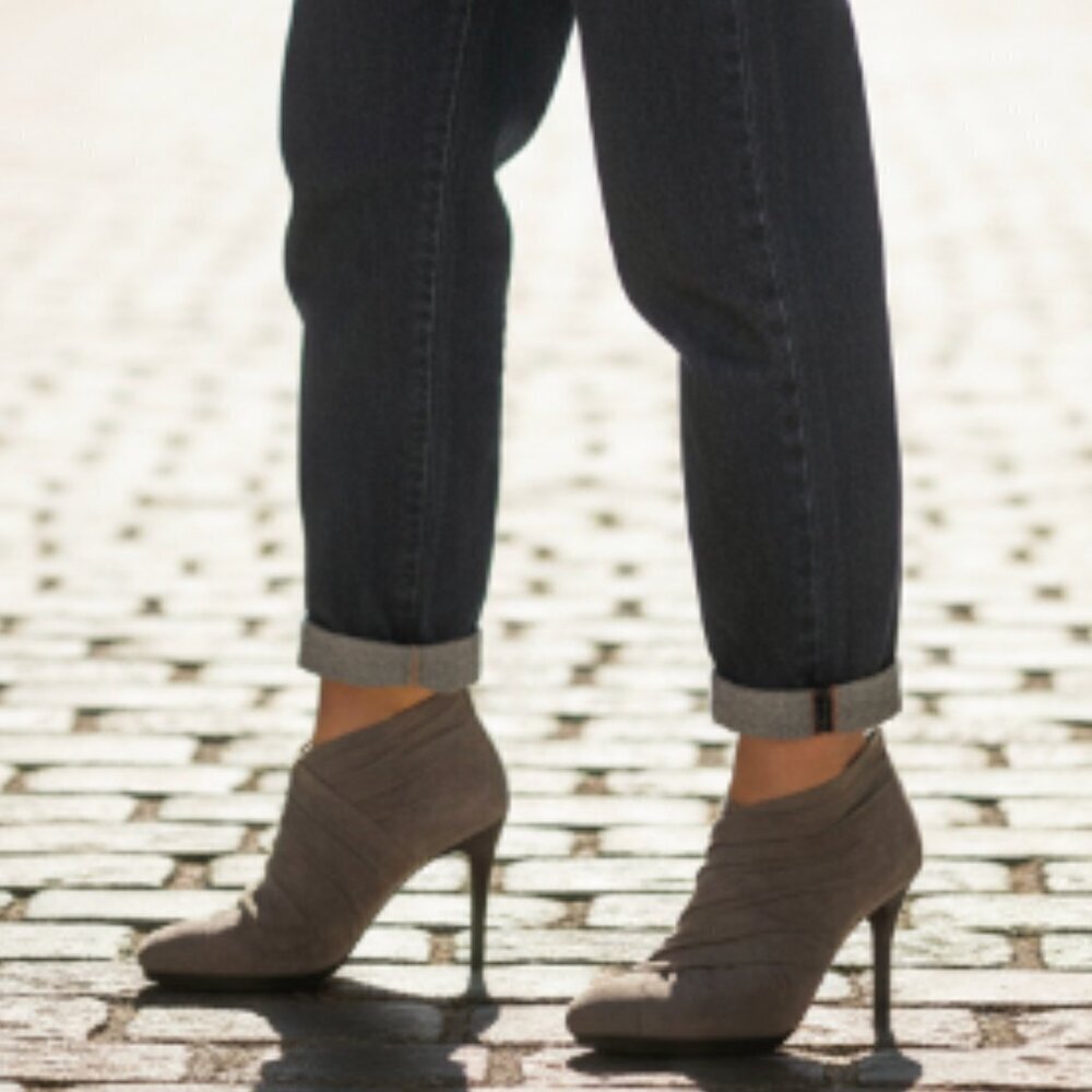 Banana Republic Suede Heel Booties Women’s Size 10
